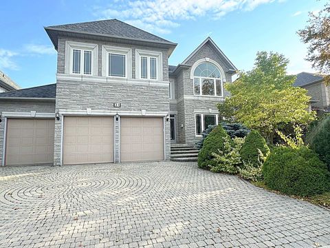 Photo 2 at 31 Black Walnut Crescent, Langstaff, Richmond Hill