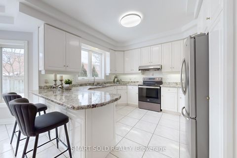 Photo 8 at 31 Black Walnut Crescent, Langstaff, Richmond Hill