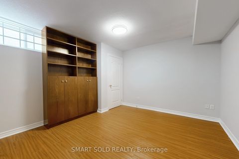 Photo 34 at 31 Black Walnut Crescent, Langstaff, Richmond Hill