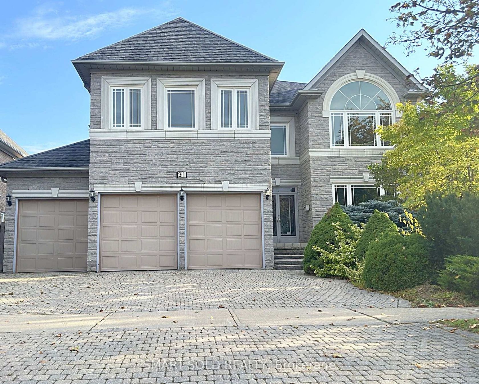 31 Black Walnut Crescent, Langstaff, Richmond Hill photo number 2