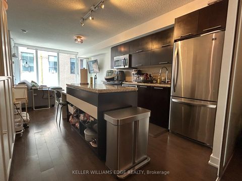 Photo 2 at 331 - 21 Nelson Street, Waterfront Communities C1, Toronto