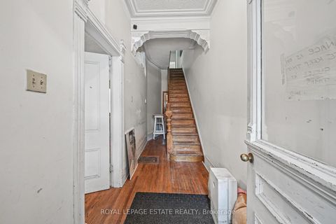 Photo 2 at 112 Baldwin Street, Chinatown, Toronto