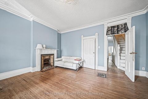 Photo 13 at 112 Baldwin Street, Chinatown, Toronto