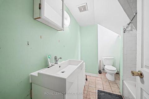 Photo 29 at 112 Baldwin Street, Chinatown, Toronto