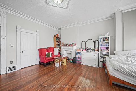 Photo 22 at 110 Baldwin Street, Chinatown, Toronto
