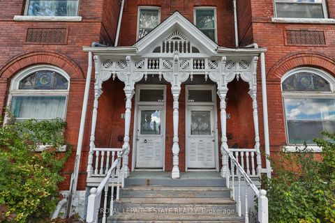 Photo 1 at 110-112 Baldwin Street, Chinatown, Toronto