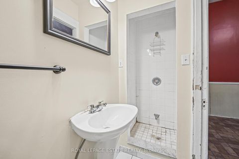 Photo 12 at 110-112 Baldwin Street, Chinatown, Toronto