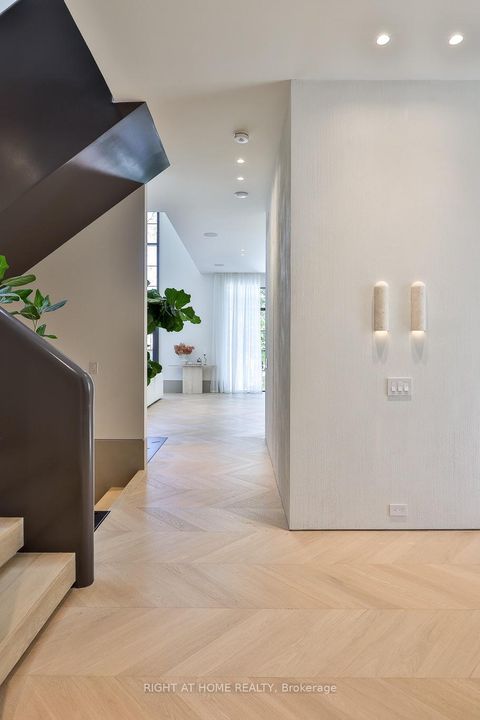 Photo 6 at 127 Yonge Boulevard, Nortown, Toronto