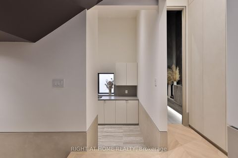 Photo 23 at 127 Yonge Boulevard, Nortown, Toronto