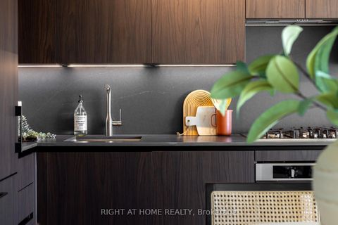 Photo 4 at 524 - 2720 Dundas Street W, Junction Area, Toronto