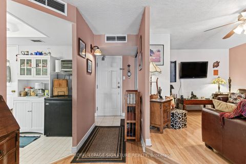 Photo 3 at 722 - 65 Scadding Avenue, Waterfront Communities C8, Toronto