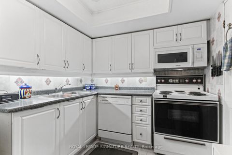 Photo 15 at 722 - 65 Scadding Avenue, Waterfront Communities C8, Toronto