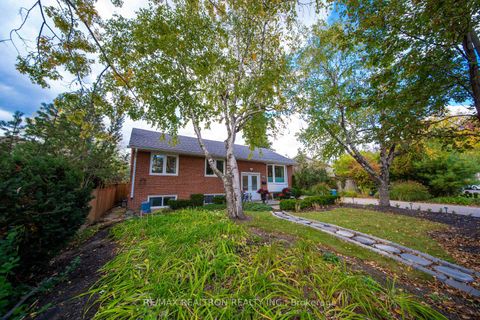 Photo 2 at 79 Paperbirch Drive, Don Mills, Toronto