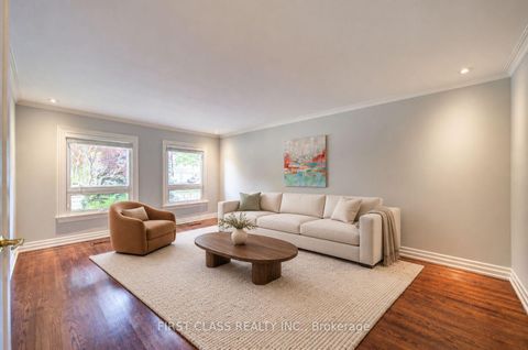 Photo 6 at 54 Magpie Crescent, Windfields, Toronto