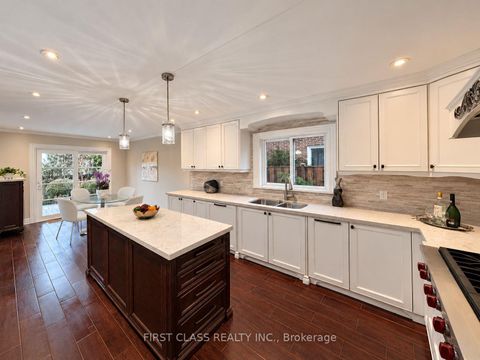 Photo 10 at 54 Magpie Crescent, Windfields, Toronto