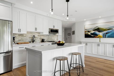 Photo 2 at 403 - 11 Soho Street, Waterfront Communities C1, Toronto