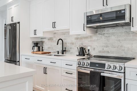 Photo 3 at 403 - 11 Soho Street, Waterfront Communities C1, Toronto
