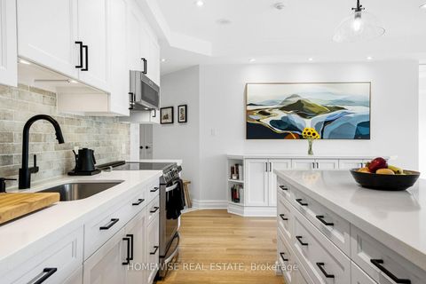 Photo 4 at 403 - 11 Soho Street, Waterfront Communities C1, Toronto