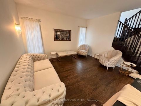 Photo 2 at 82 Raintree Crescent, Oak Ridges, Richmond Hill