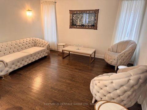 Photo 3 at 82 Raintree Crescent, Oak Ridges, Richmond Hill