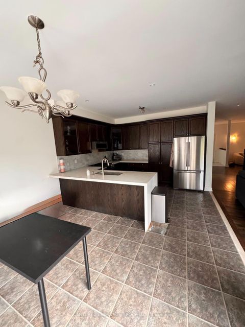 Photo 7 at 82 Raintree Crescent, Oak Ridges, Richmond Hill