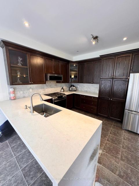 Photo 8 at 82 Raintree Crescent, Oak Ridges, Richmond Hill