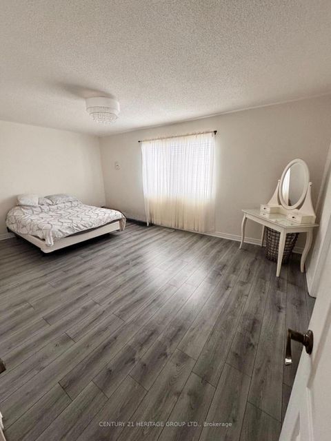 Photo 10 at 82 Raintree Crescent, Oak Ridges, Richmond Hill