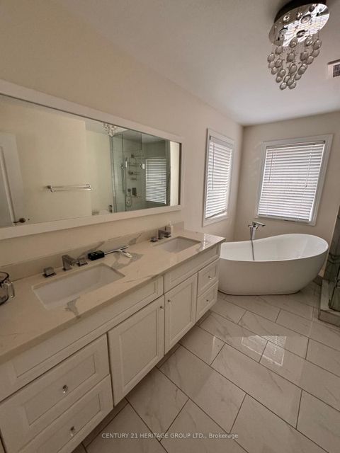 Photo 11 at 82 Raintree Crescent, Oak Ridges, Richmond Hill