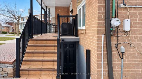 Photo 2 at 30 Coronado Court, Humbermede, Toronto