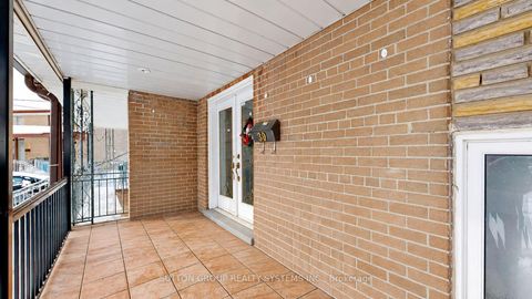 Photo 3 at 30 Coronado Court, Humbermede, Toronto