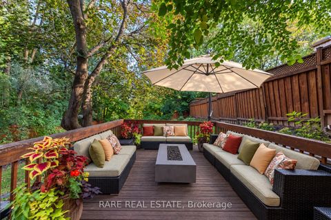 Photo 2 at 23 Dellbank Road, Bathurst Manor, Toronto