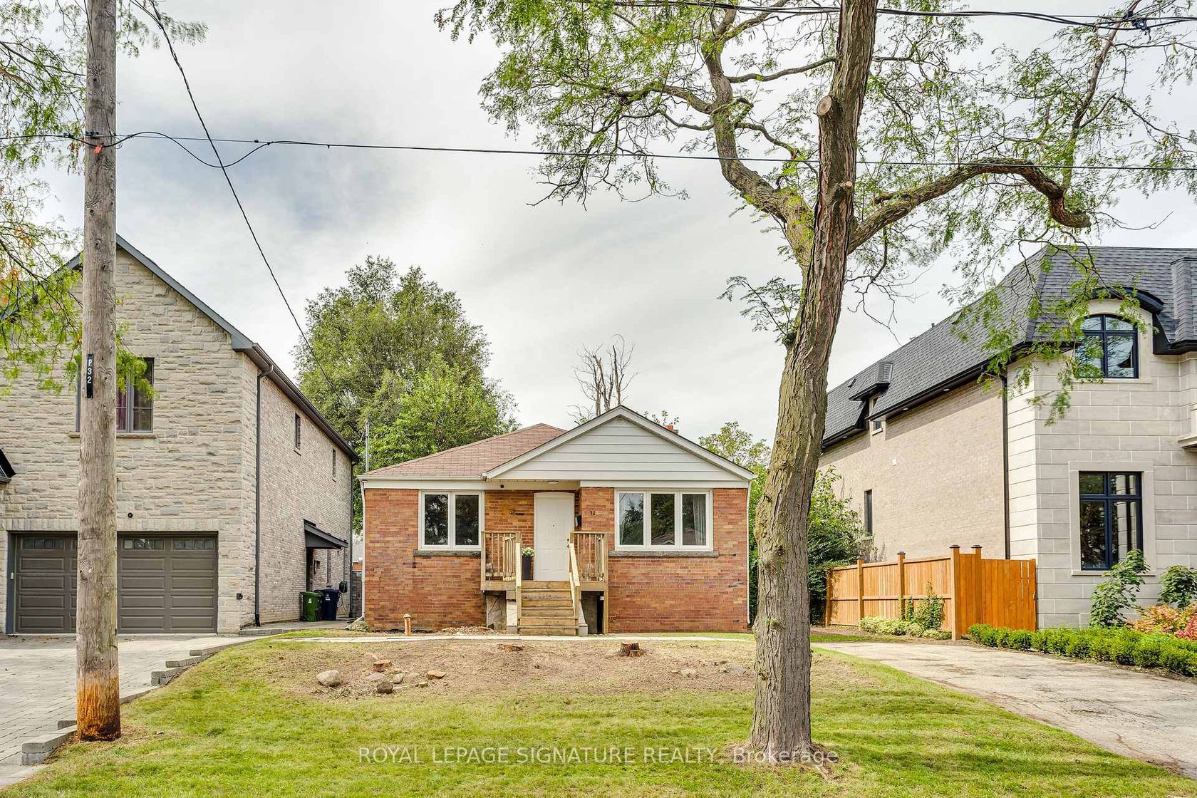 32 Wigan Crescent, Clanton Park, Toronto 