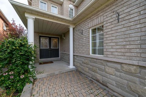 Photo 3 at 27 Mallard Marsh Crescent, Oak Ridges, Richmond Hill