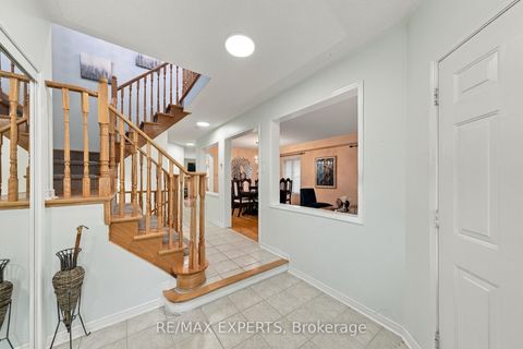 Photo 4 at 27 Mallard Marsh Crescent, Oak Ridges, Richmond Hill