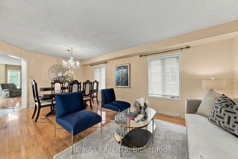 Photo 5 at 27 Mallard Marsh Crescent, Oak Ridges, Richmond Hill