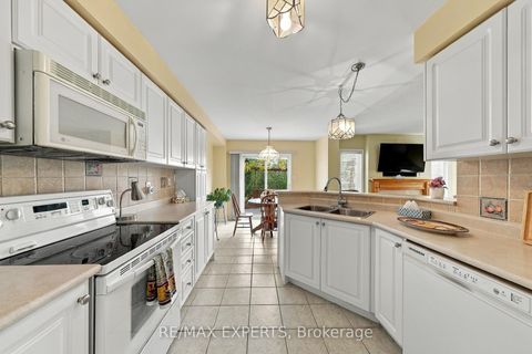 Photo 11 at 27 Mallard Marsh Crescent, Oak Ridges, Richmond Hill