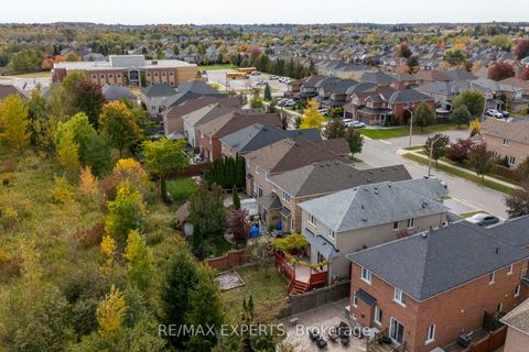 Photo 32 at 27 Mallard Marsh Crescent, Oak Ridges, Richmond Hill
