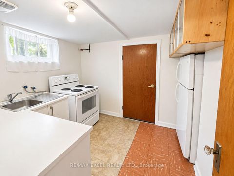 Photo 3 at 11 Hutton Avenue, East York, Toronto