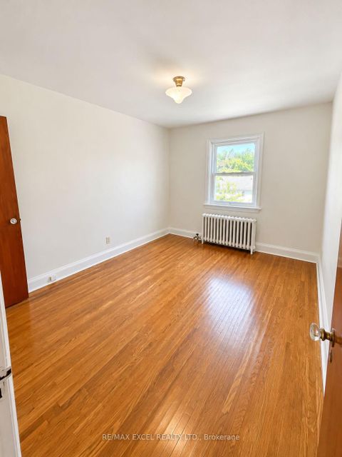 Photo 8 at 11 Hutton Avenue, East York, Toronto