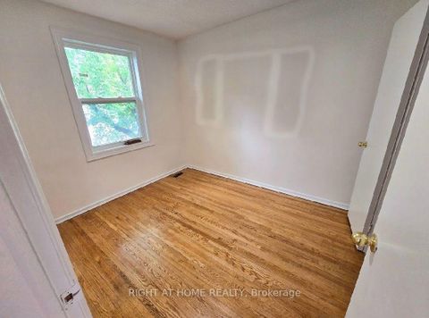 Photo 8 at 49 - 740 KENNEDY Street, Ionview, Toronto