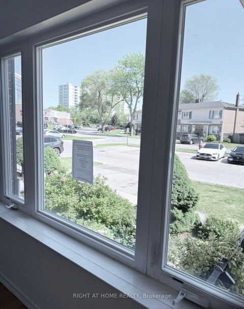 Photo 12 at 49 - 740 KENNEDY Street, Ionview, Toronto