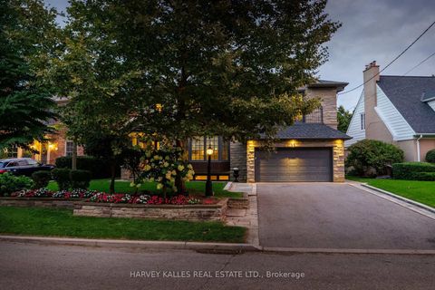 Photo 2 at 15 Moorehill Drive, Leaside, Toronto