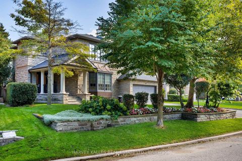 Photo 3 at 15 Moorehill Drive, Leaside, Toronto