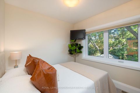 Photo 20 at 35 Bessborough Drive, Leaside, Toronto