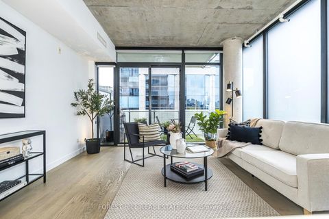 Photo 2 at 611 - 25 Stafford Street, Niagara, Toronto