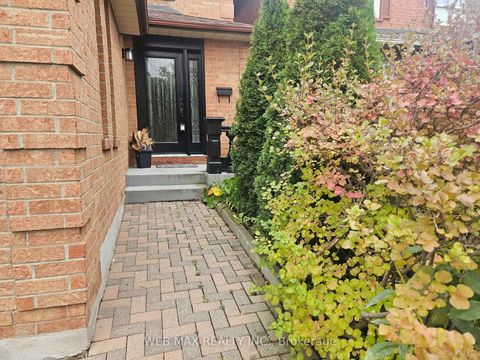 Photo 2 at 103 Misty Meadow Drive, East Woodbridge, Vaughan