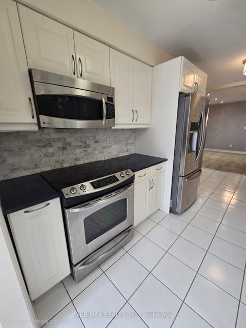 Photo 10 at 103 Misty Meadow Drive, East Woodbridge, Vaughan