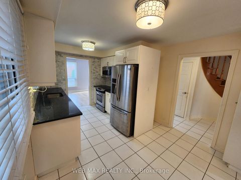 Photo 12 at 103 Misty Meadow Drive, East Woodbridge, Vaughan