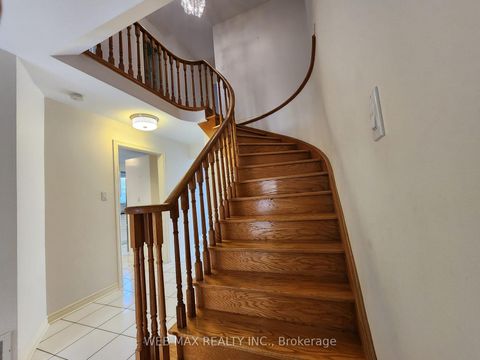Photo 18 at 103 Misty Meadow Drive, East Woodbridge, Vaughan