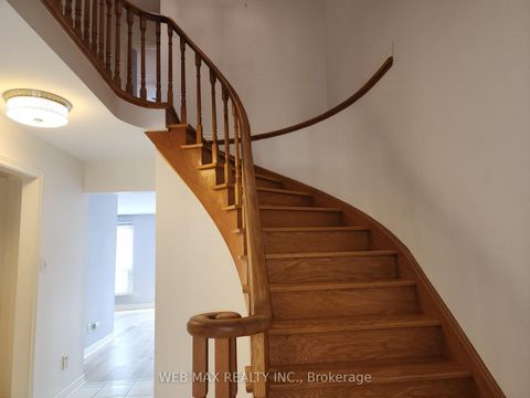 Photo 32 at 103 Misty Meadow Drive, East Woodbridge, Vaughan
